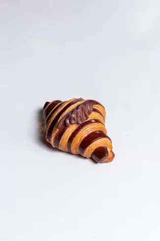 Croissant con crema de chocolate