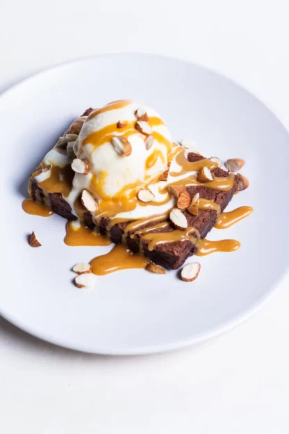 Brownie con helado